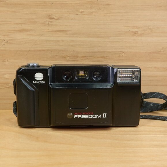 Minolta Freedom II Film Camera / 35mm Point and Shoot / Autofocus  Made in Japan - Picture 1 of 7
